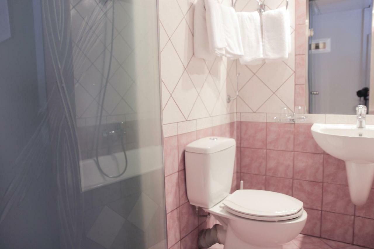 Hotel Victory Athena Bagian luar foto